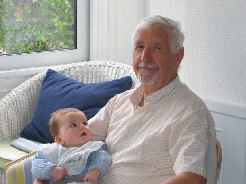 Grand-père heureux