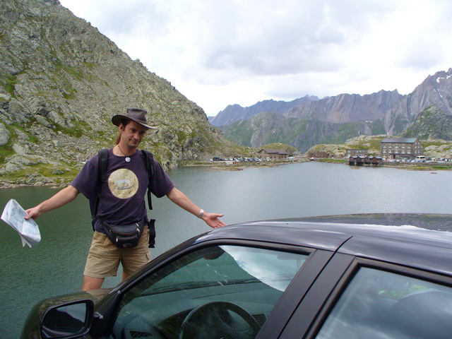 En admiration devant la voiture
