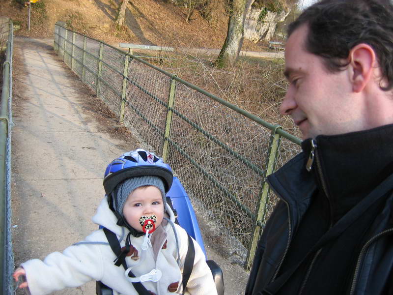 En vélo, les têtes intelligentes se protègent