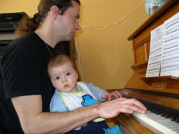 Papa est concentré, mais moi, pas trop...
